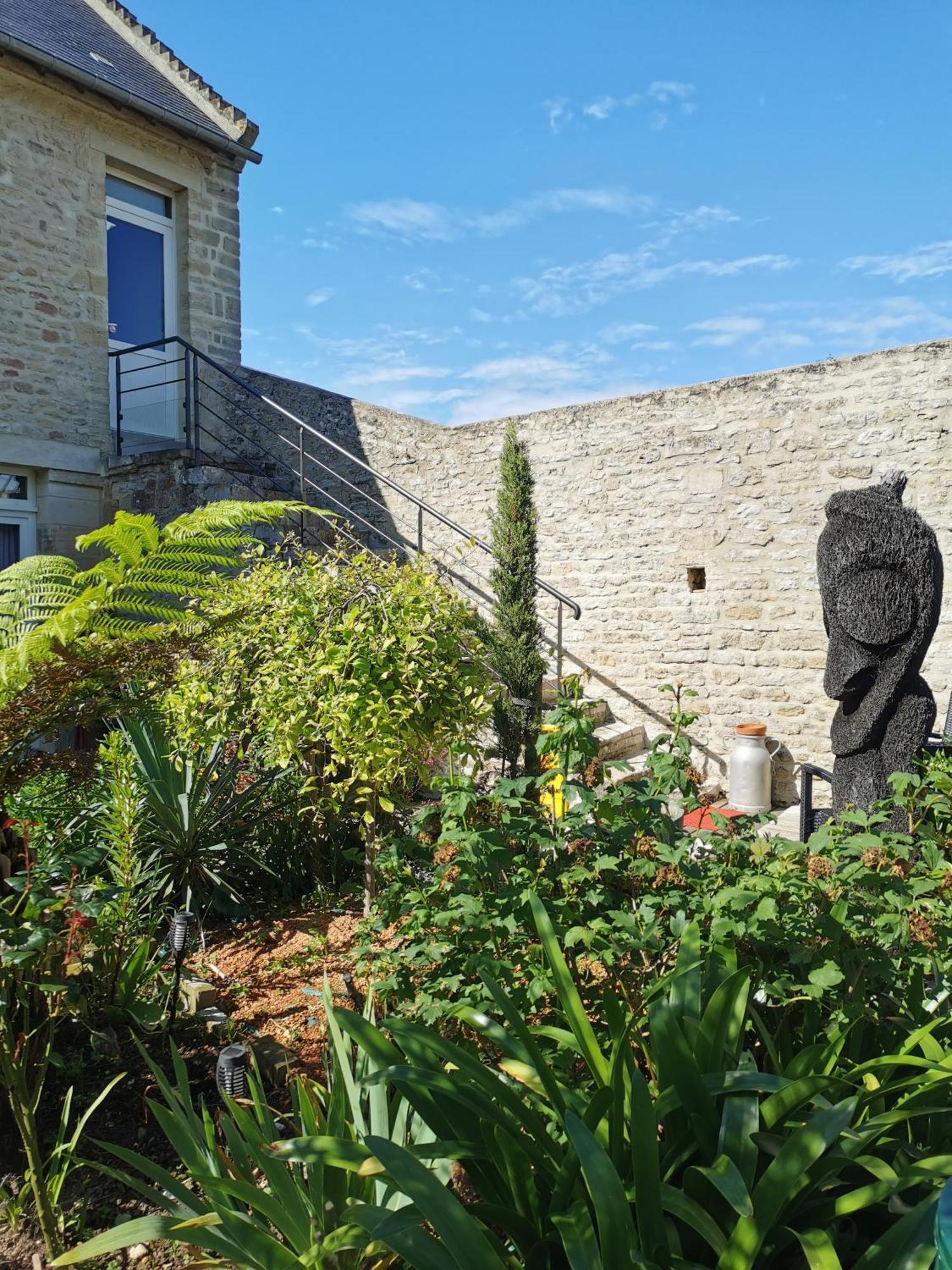 Grenier De L, Iris Homestay *